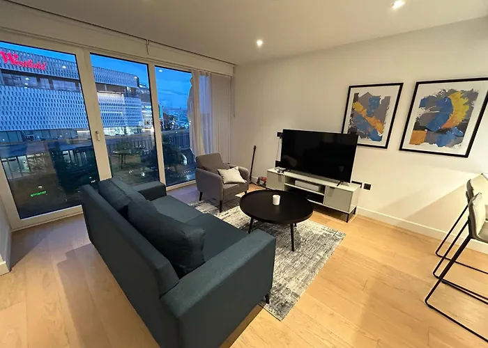 Luxury 2 Beds Apartment In White City